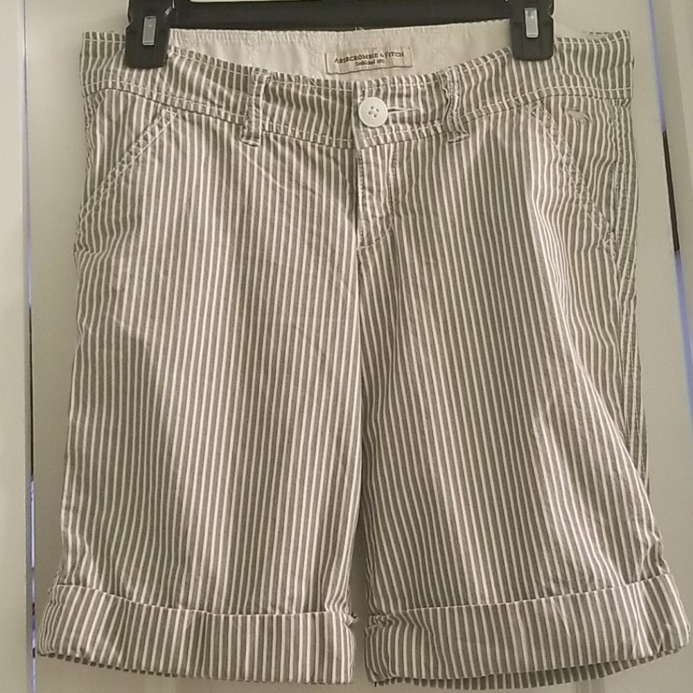 Abercrombie & Fitch low rise bermuda style striped